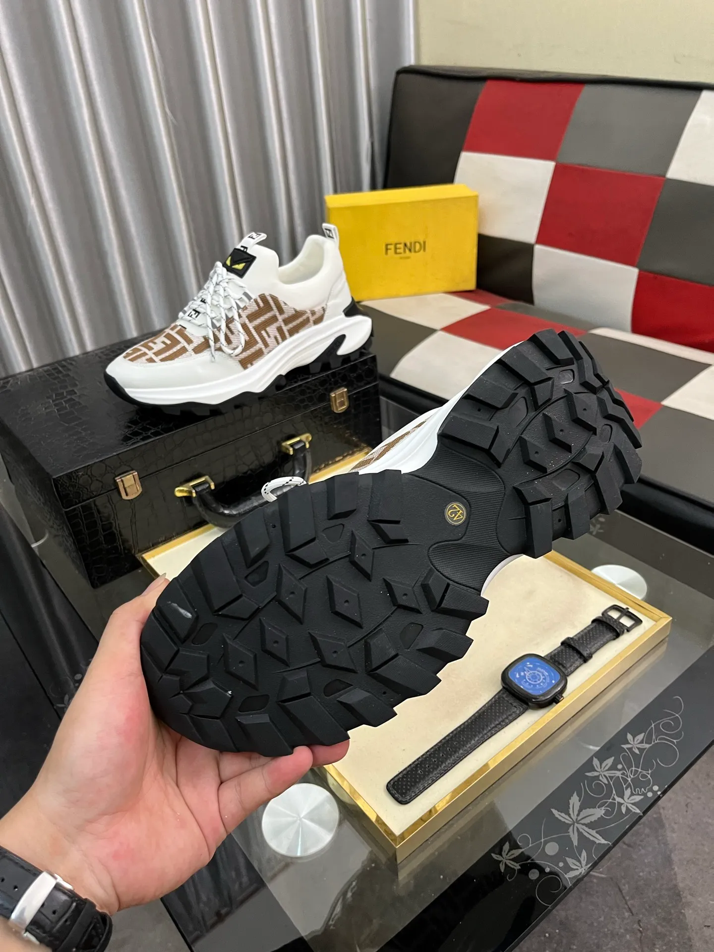 Men's Men's Shoes💰458⌚️⌚️[FENDI] Fendi's classic and comfortable men's, this complex sneaker is made of soft calfskin➕genuine leather lining➕original ultra-light rubber material with rough outsole. This unique light style is suitable for the casual and refined sensibility of this season. It is comfortable and natural on the feet. It is an everyday style for casual travel in autumn and winter! 38−443️⃣colors available
